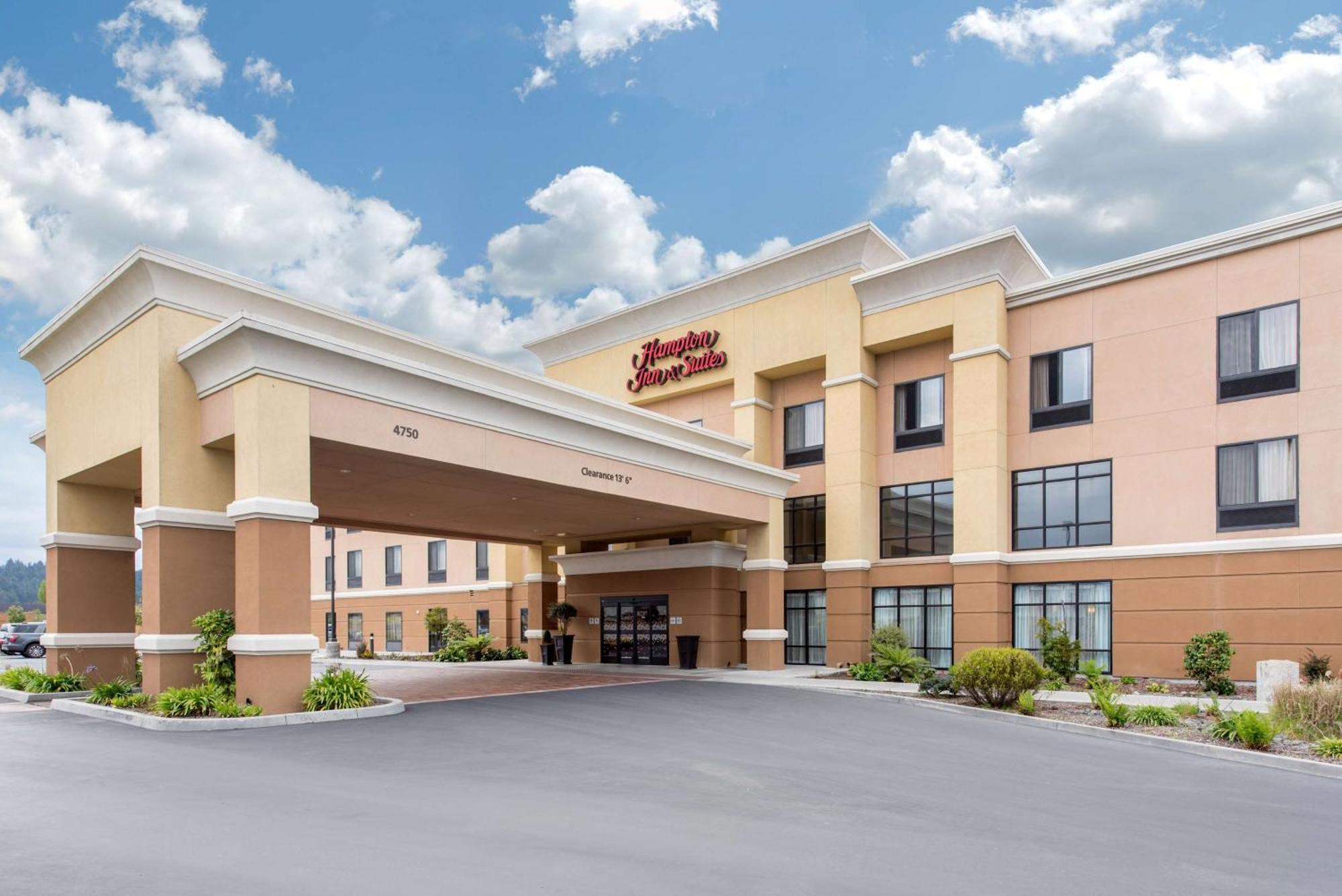 Hampton Inn & Suites Arcata Exterior photo